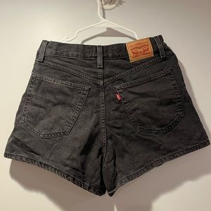 black levi’s shorts